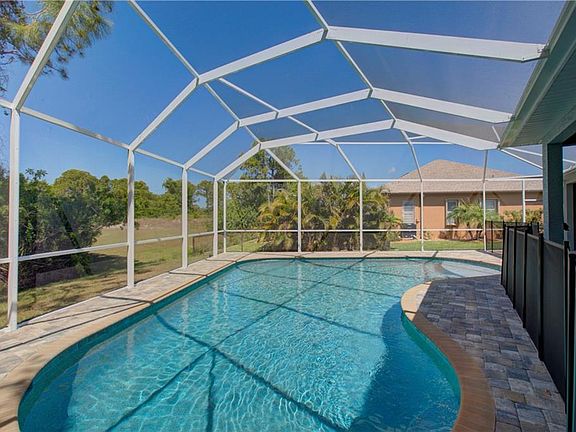 4th image of 740 Rotonda Cir