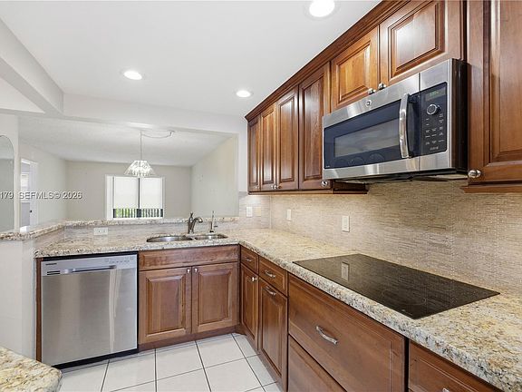 4th image of 2350 NE 14th Street Cswy APT 507