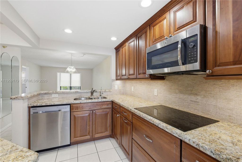 2350 NE 14th Street Cswy APT 507, photo 4