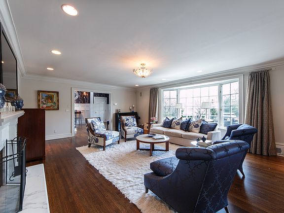 3rd image of 11 Woodfield Dr