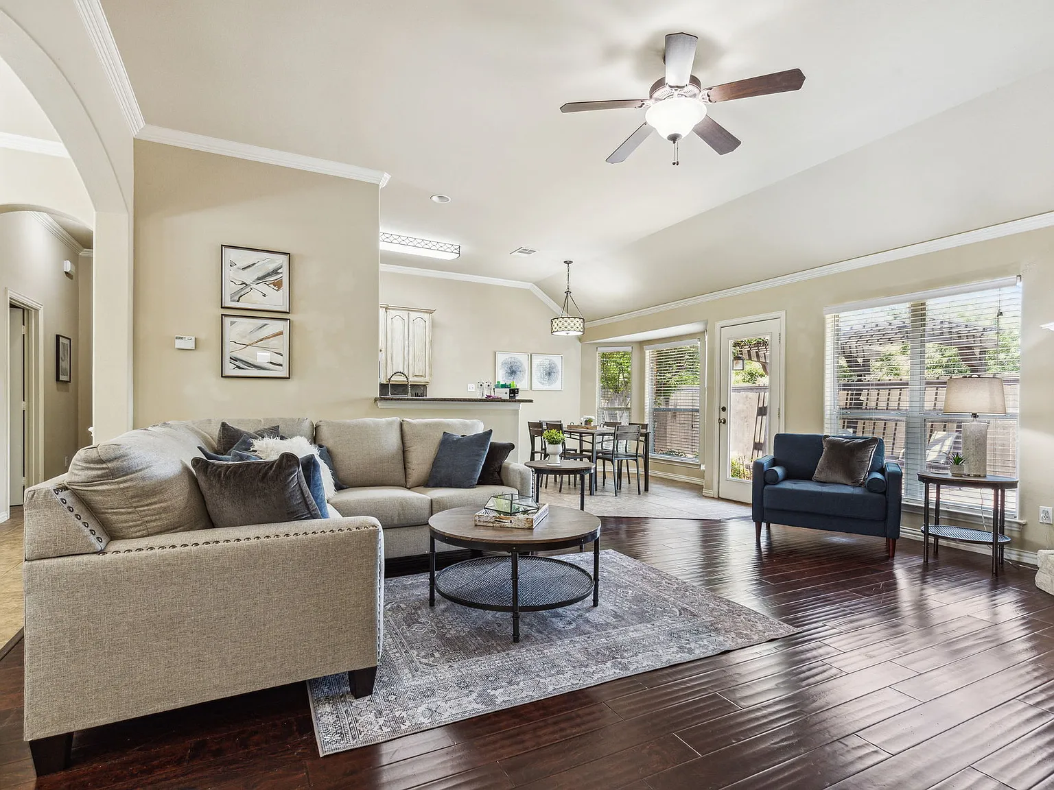 3 bed, 1667 sqft, $6,448 — Photo 4