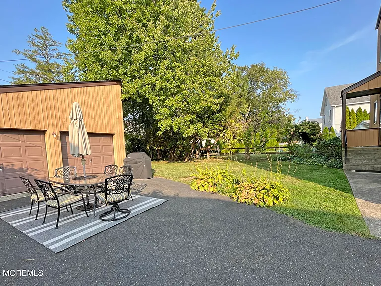 416 Salem Ave — Photo 15