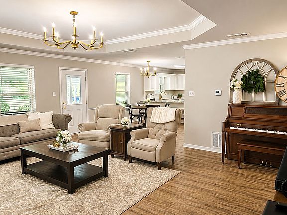 3rd image of 16 Timber Ridge Dr