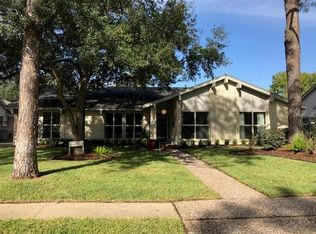 10618 Candlewood Dr, Houston, TX 77042