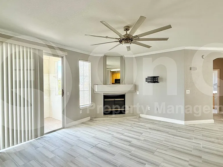 2992 N Miller Rd #215B — Photo 13