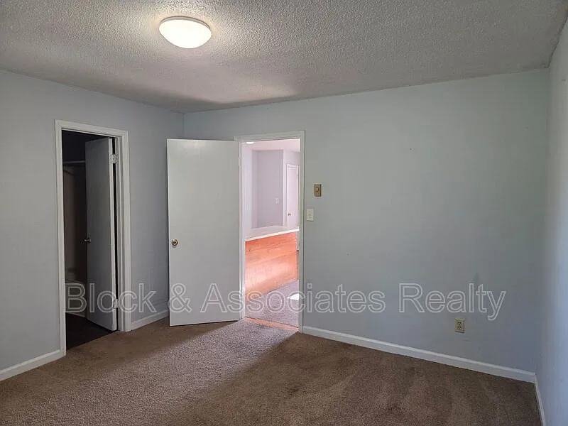 1 bed, 1.0 bath, $695 — Photo 2