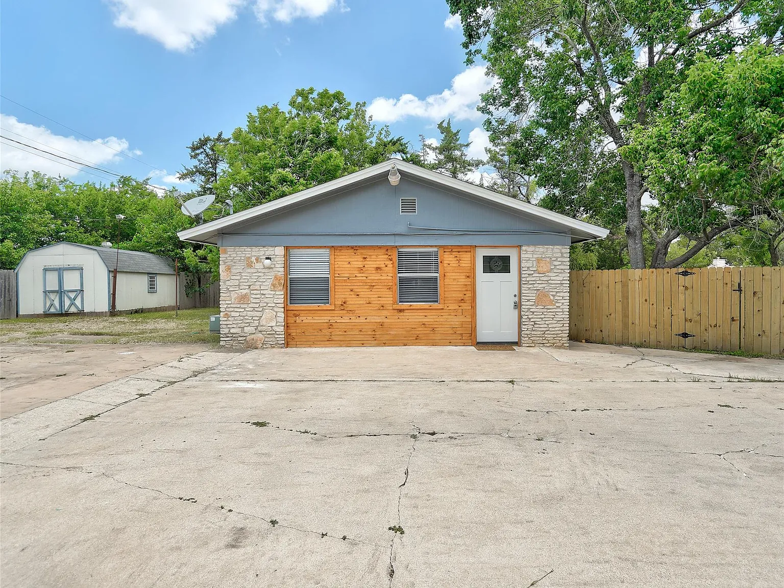 1 bed, 1.0 bath, 816 sqft, $1,600 — Photo 1