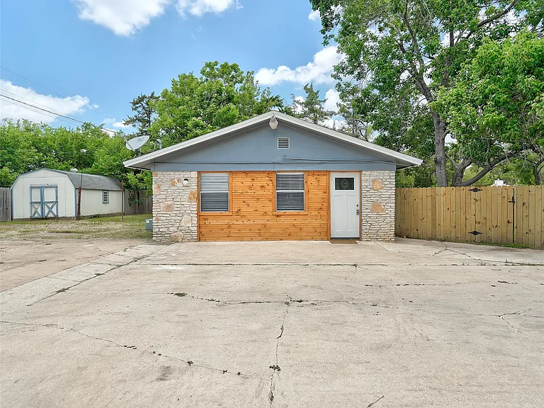 1806 Dixie Ln — Photo 1