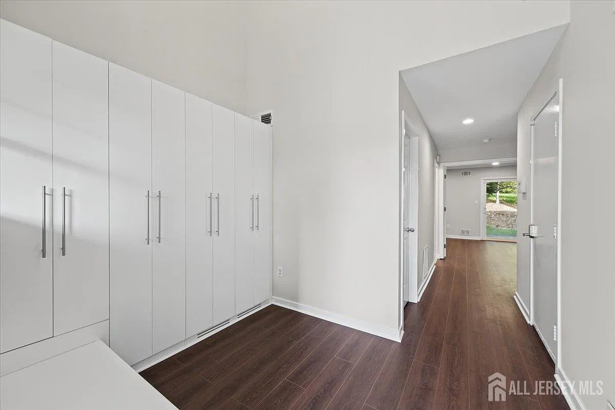 3 bed, 4.0 bath, $4,000 — Photo 3