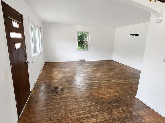 3rd image of 3501 E Deshler Ave