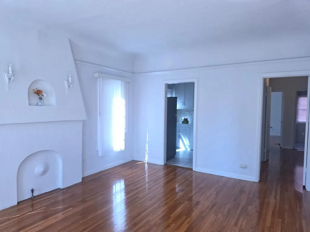 1 bed, 825 sqft, $2,995 — Photo 3