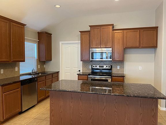 3rd image of 4603 Oakview Dr