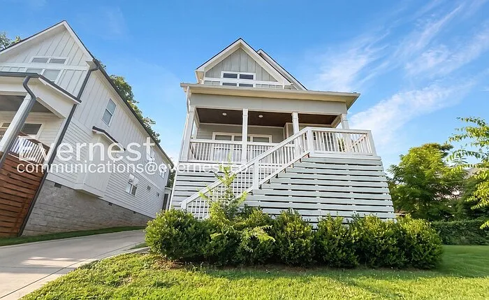 520 Moore Ave — Photo 1