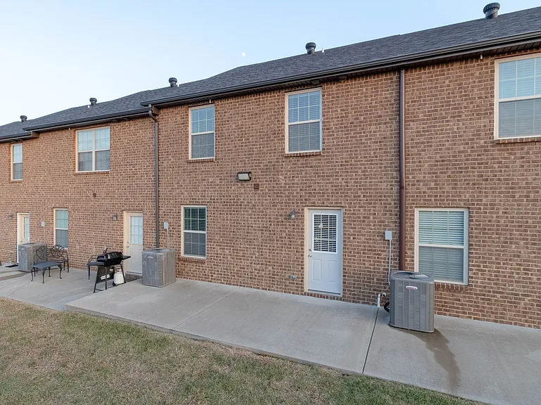 121 Melbourne Dr #D — Photo 9