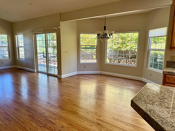5th image of 525 Selkirk Ranch Rd