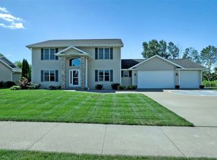 201 Sunny Meadows Dr, Kaukauna, WI 54130