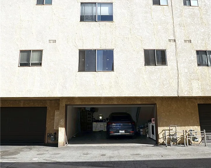 18954 Sherman Way #3 — Photo 32