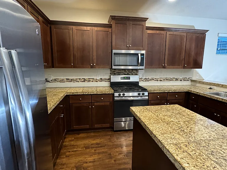 17531 SE Pinnacles St — Photo 3