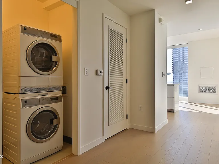 1050 S Grand Ave #2001 — Photo 22