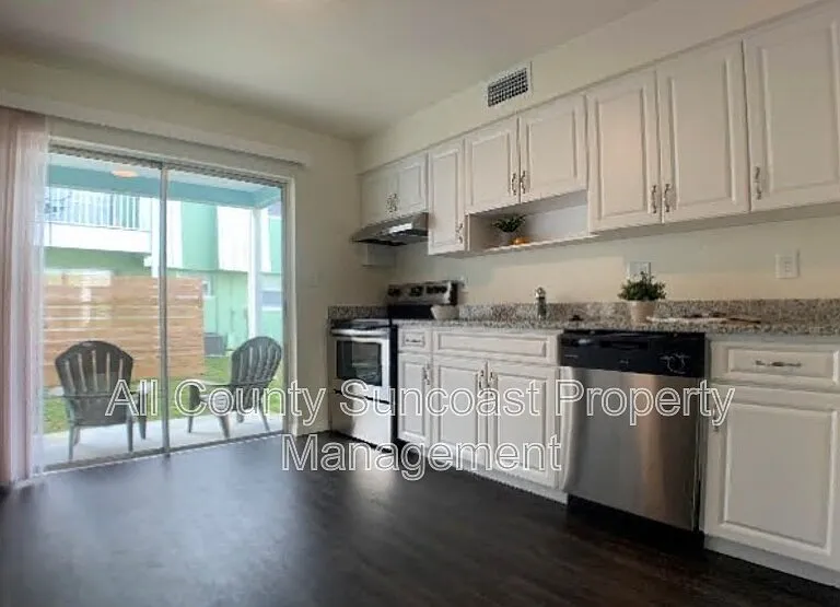 7450 35th St N #202 — Photo 3