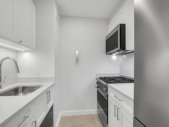 5th image of 165 E 66th St APT 5H