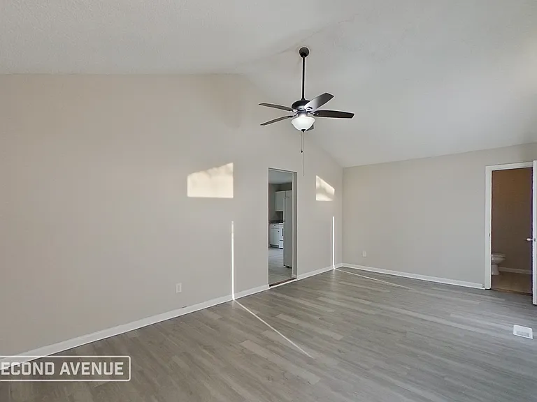 5764 Desoto Dr — Photo 3