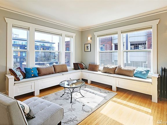 2nd image of 905 NE 43rd St APT 311