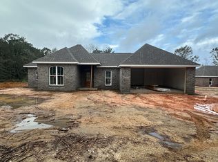 2 Sandy Run Rd, Hattiesburg, MS 39402