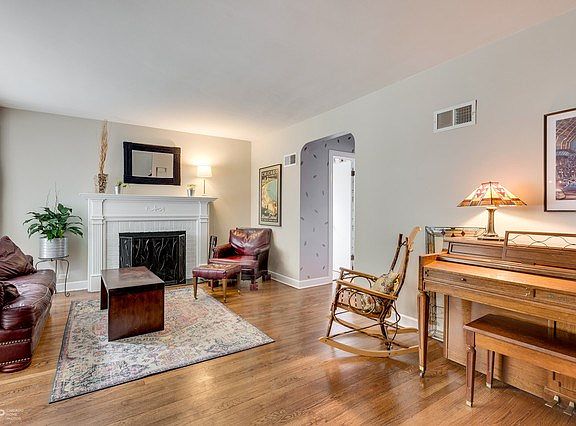 5th image of 10124 S Artesian Ave