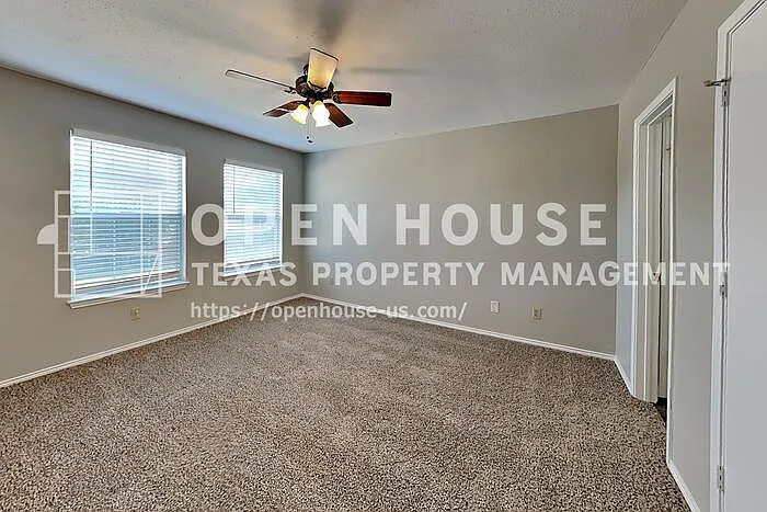 1005 Lake Bluff Dr — Photo 9