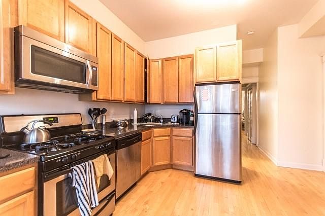 1st image of 1136 W Oakdale Ave #1JM