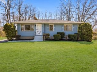 1393 Manor Ln, Bay Shore, NY 11706
