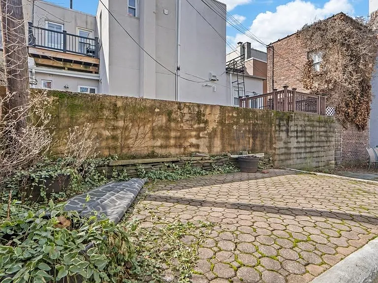 807 Garden St — Photo 18