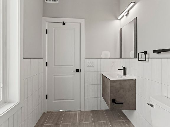 5th image of 2624 Trenton Ave #101