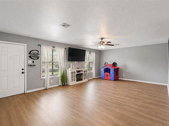 3rd image of 5313 Alejandro St