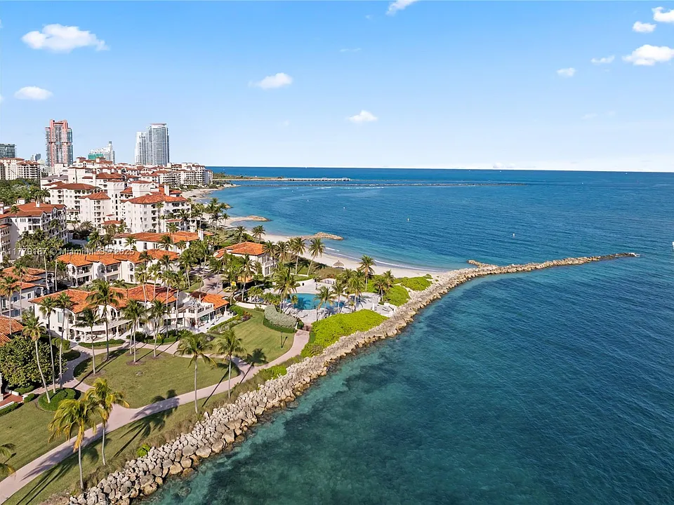 19133 Fisher Island Dr #19133