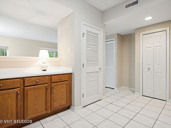 5th image of 586 Crescent Blvd APT 205