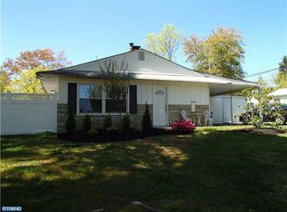 1 Mallow Ln, Levittown, PA 19054