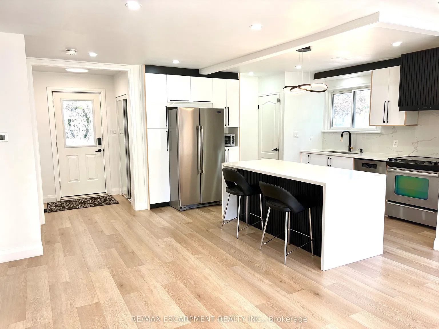 3 bed, $3,000 — Photo 4