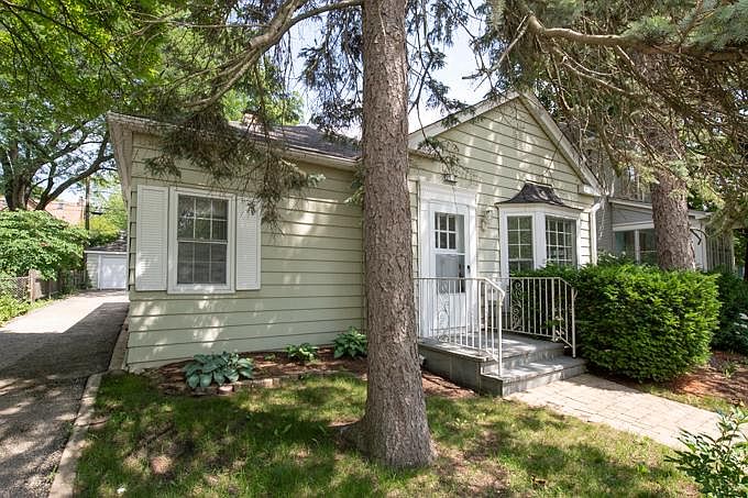 1st image of 1529 Henry Pl