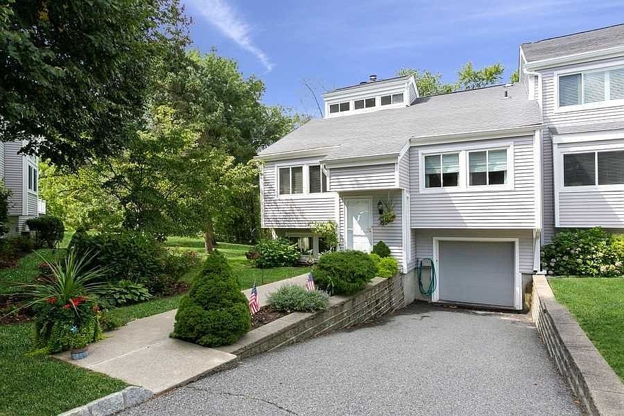 1st image of 32 Cheshire Ln