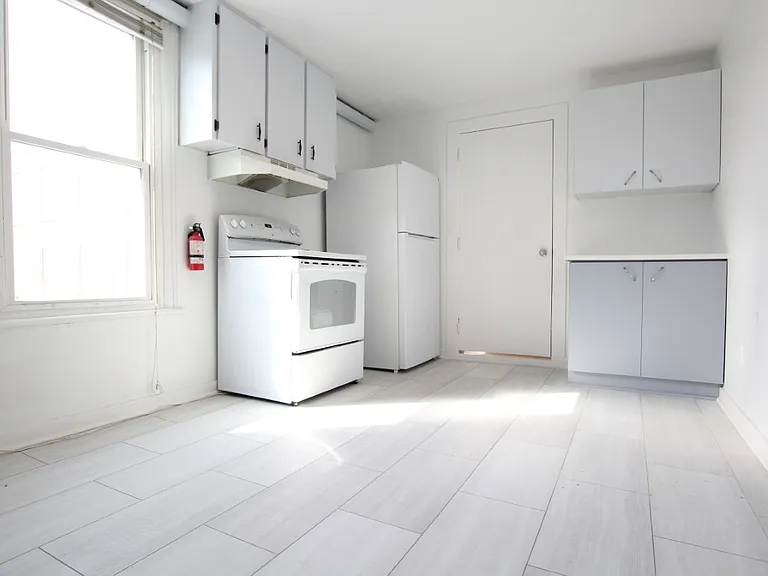 47 Louisa St #47A — Photo 4