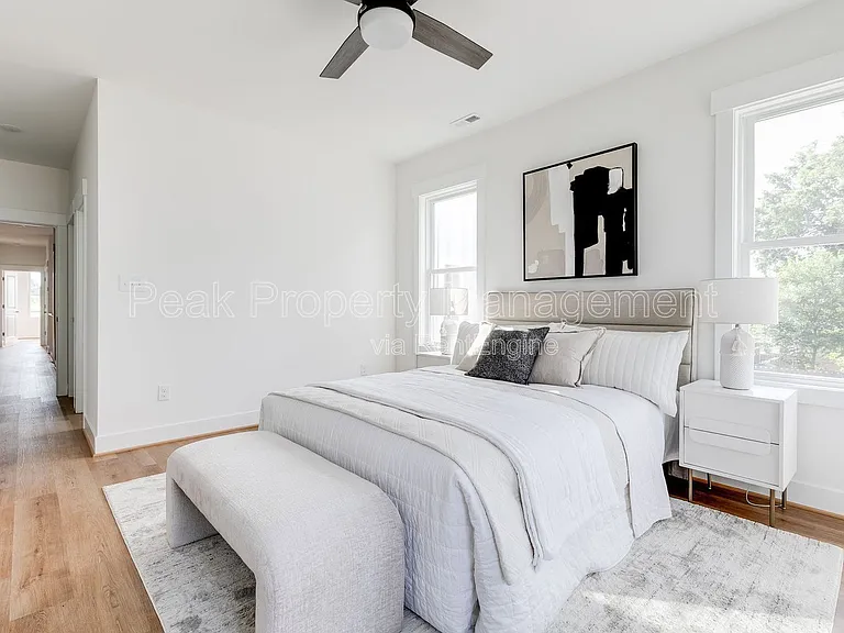 211 E 15th St — Photo 37