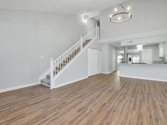 4th image of 2517 Golden Park Ln