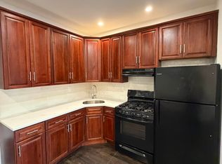 217 N 8th St #1, Brooklyn, NY 11211