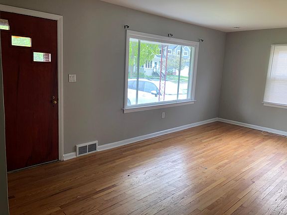 5th image of 24331 Sherman St