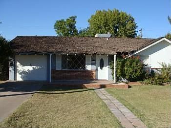 1st image of 916 W 10th St