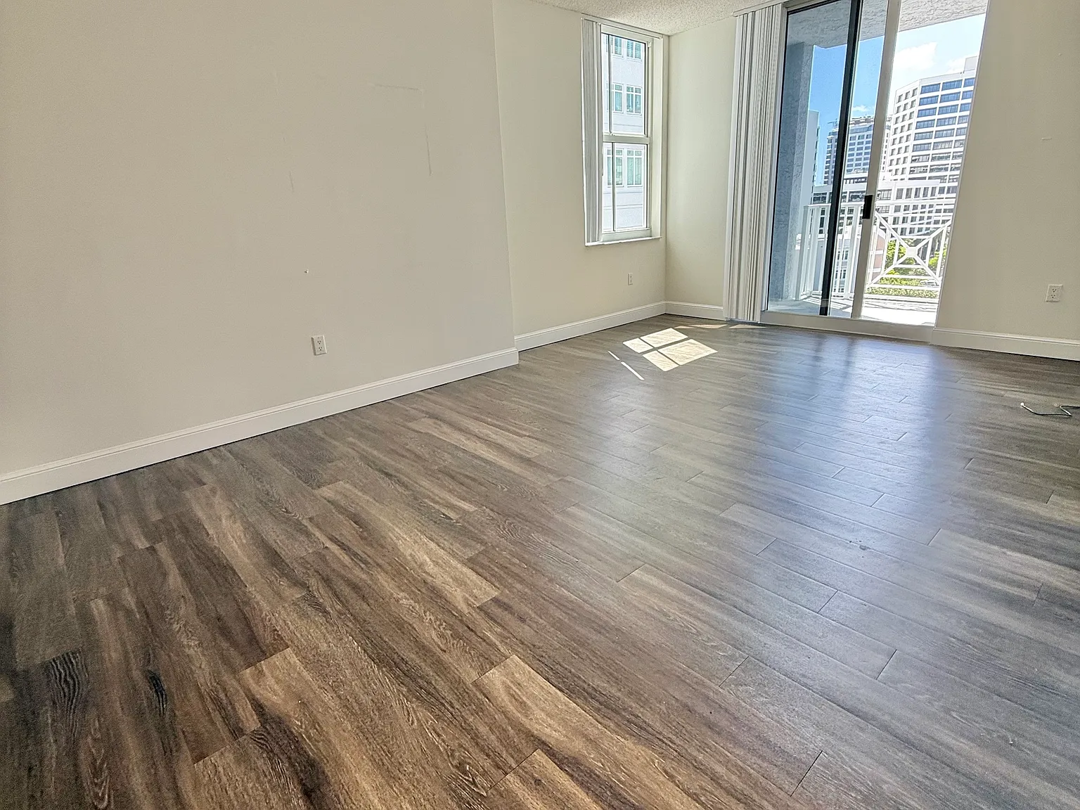 3 bed, 1174 sqft, $3,830 — Photo 2