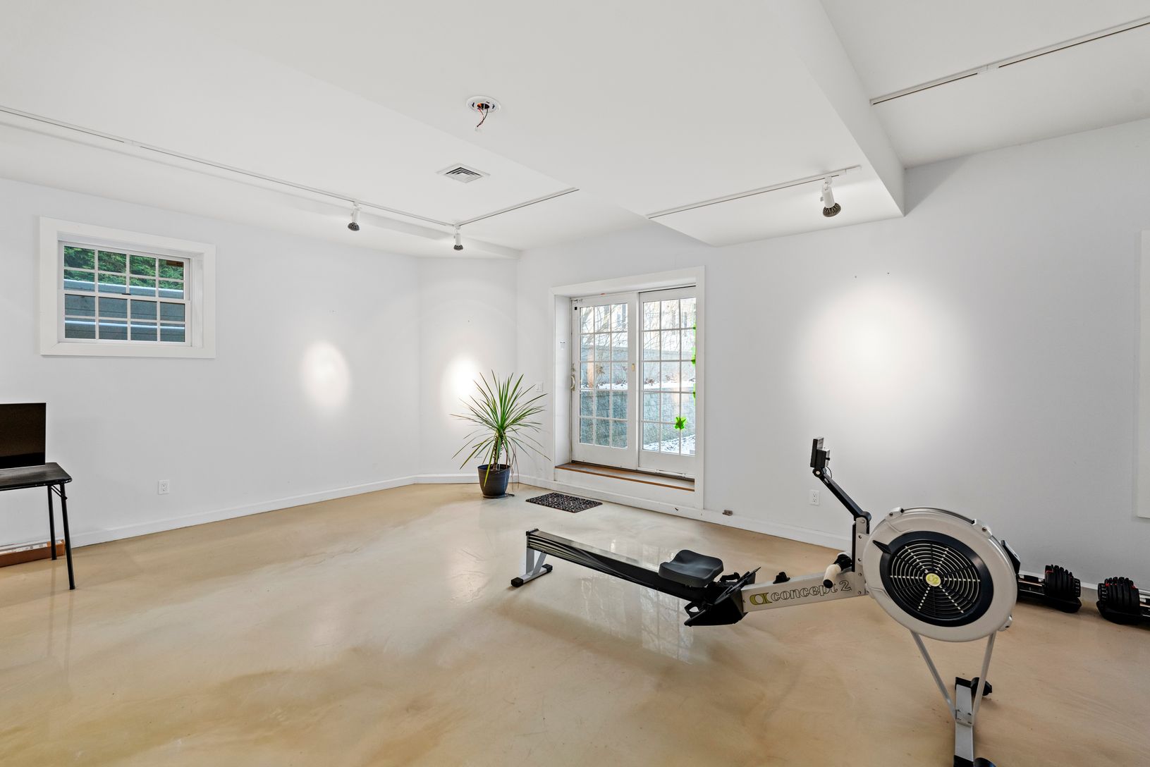  Fully equipped home gym 