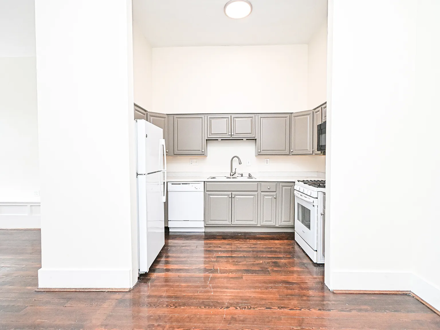 1114 York Street - B — Photo 4